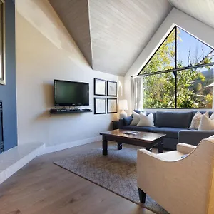  Apartment Powder's Edge By Latour And